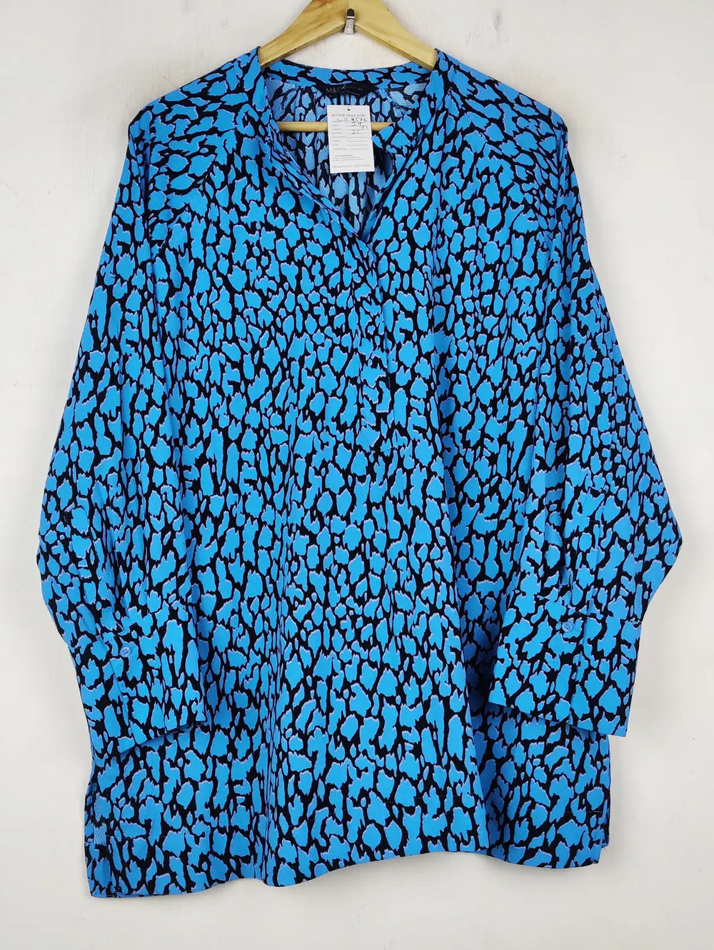 Buy online pre-used pre-loved 100% authentic & Original branded Marks & Spencer (SWT-8576) available in Pakistan. Top international brands avilable.