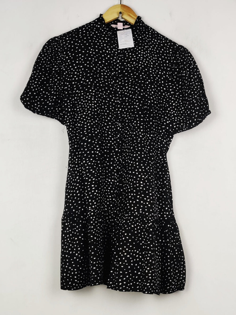 Buy online pre-used pre-loved 100% authentic & Original branded Petites (SWT-8748) available in Pakistan. Top international brands avilable.