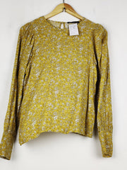 Buy online pre-used pre-loved 100% authentic & Original branded Marks & Spencer (SWT-8751) available in Pakistan. Top international brands avilable.