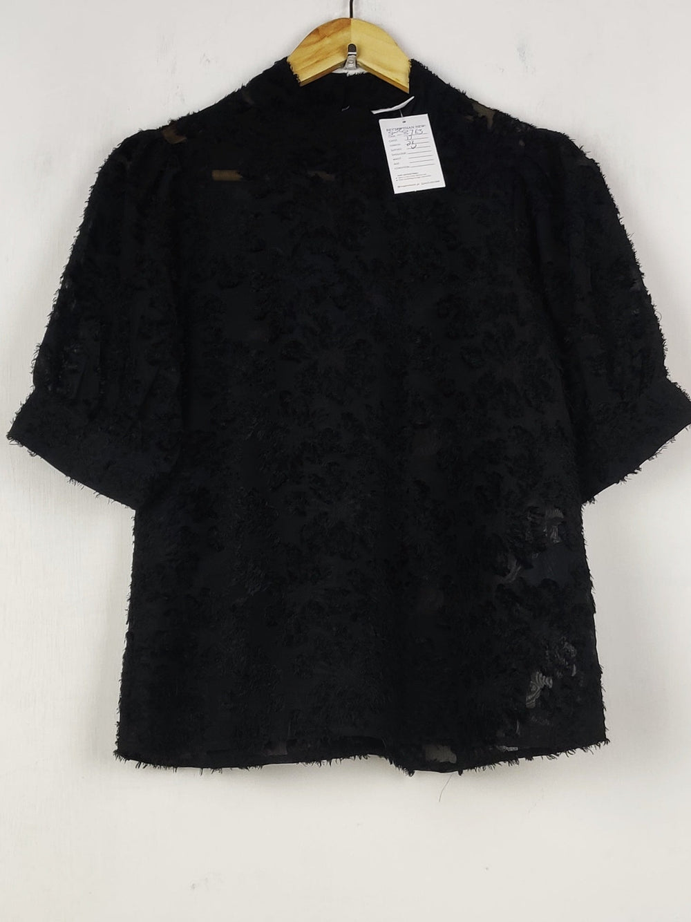 Buy online pre-used pre-loved 100% authentic & Original branded Aware (SWT-8763) available in Pakistan. Top international brands avilable.