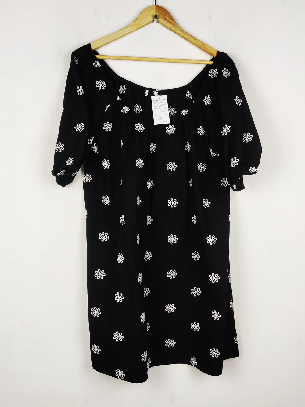 Buy online pre-used pre-loved 100% authentic & Original branded Unknown Brand (SWT-8782) available in Pakistan. Top international brands avilable.
