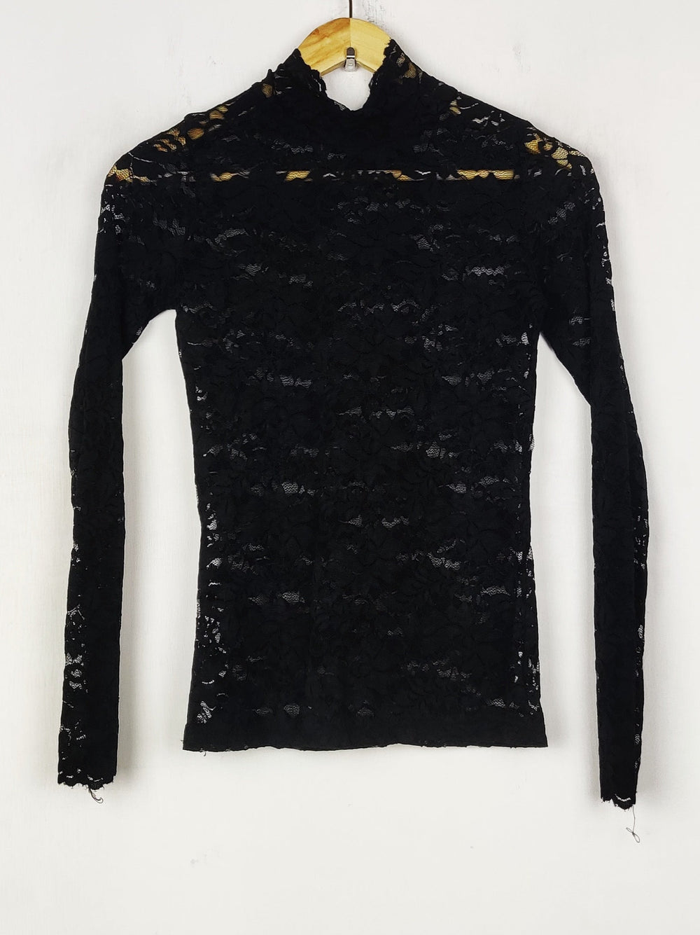 Buy online pre-used pre-loved 100% authentic & Original branded Unknown Brand (SWT-8840) available in Pakistan. Top international brands avilable.