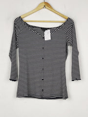 Buy online pre-used pre-loved 100% authentic & Original branded Dorothy Perkins (SWT-8850) available in Pakistan. Top international brands avilable.