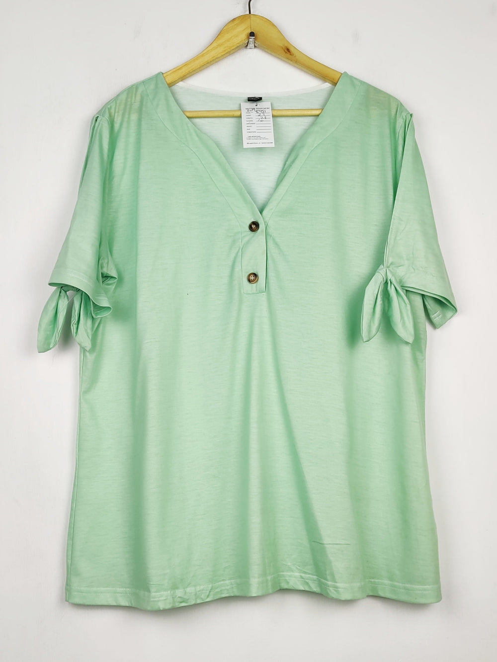 Buy online pre-used pre-loved 100% authentic & Original branded Unknown Brand (SWT-8951) available in Pakistan. Top international brands avilable.