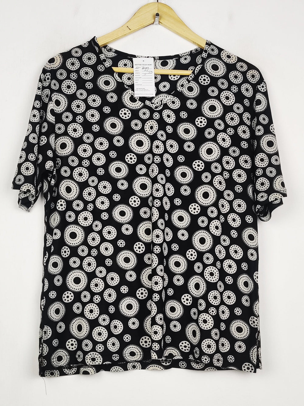 Buy online pre-used pre-loved 100% authentic & Original branded Unknown Brand (SWT-8999) available in Pakistan. Top international brands avilable.