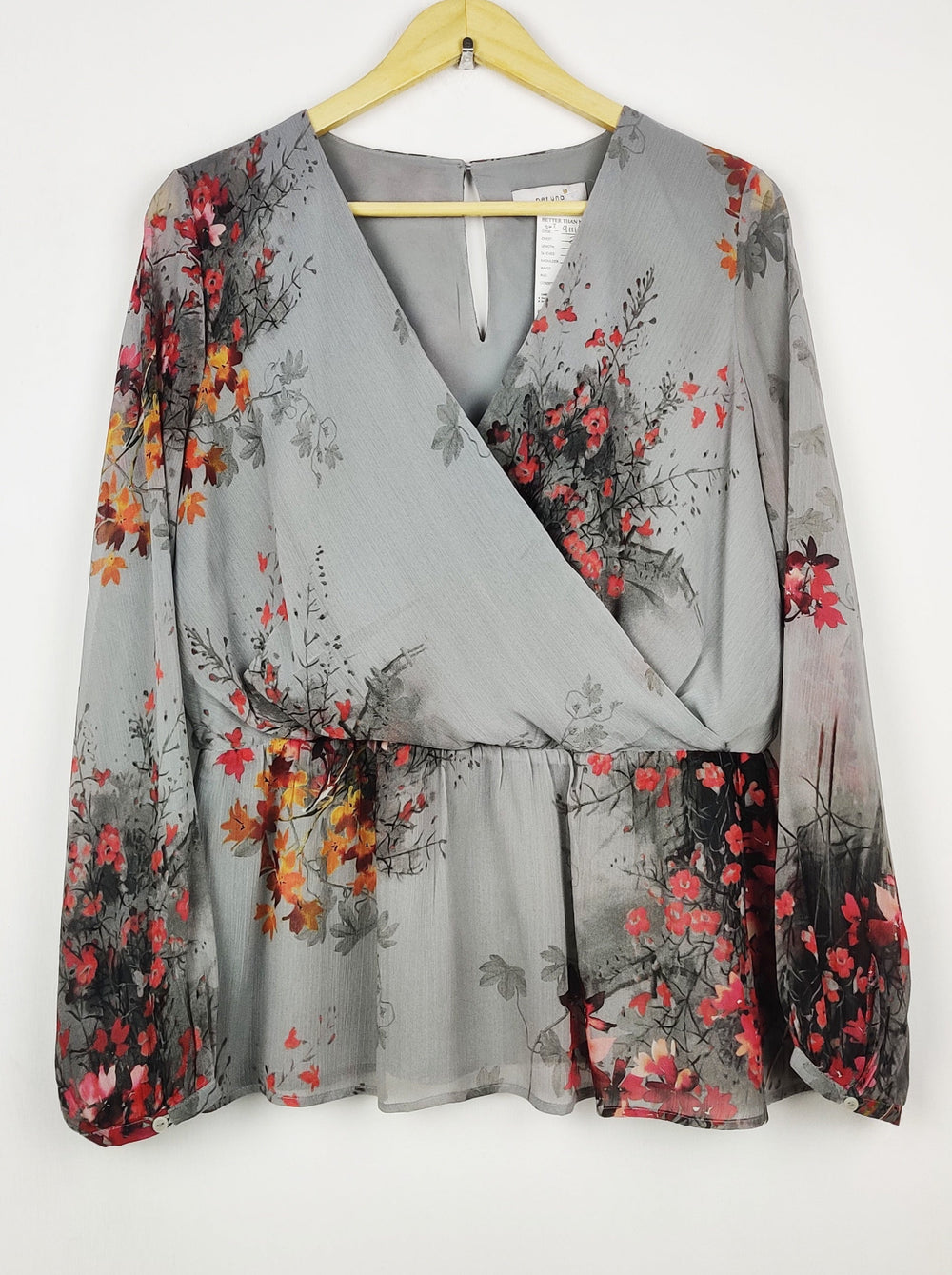 Buy online pre-used pre-loved 100% authentic & Original branded Per Una (SWT-9111) available in Pakistan. Top international brands avilable.