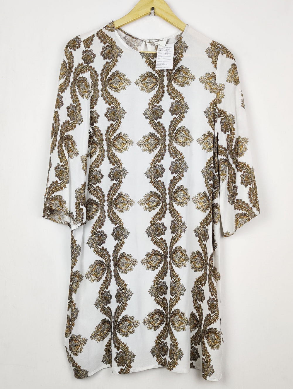 Buy online pre-used pre-loved 100% authentic & Original branded H&M (SWT-9121) available in Pakistan. Top international brands avilable.