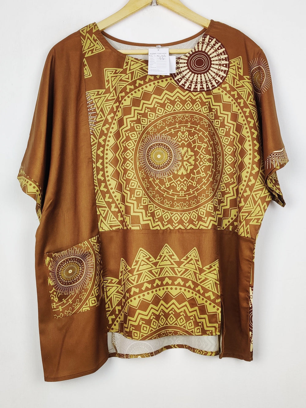 Buy online pre-used pre-loved 100% authentic & Original branded Unknown Brand (SWT-9145) available in Pakistan. Top international brands avilable.