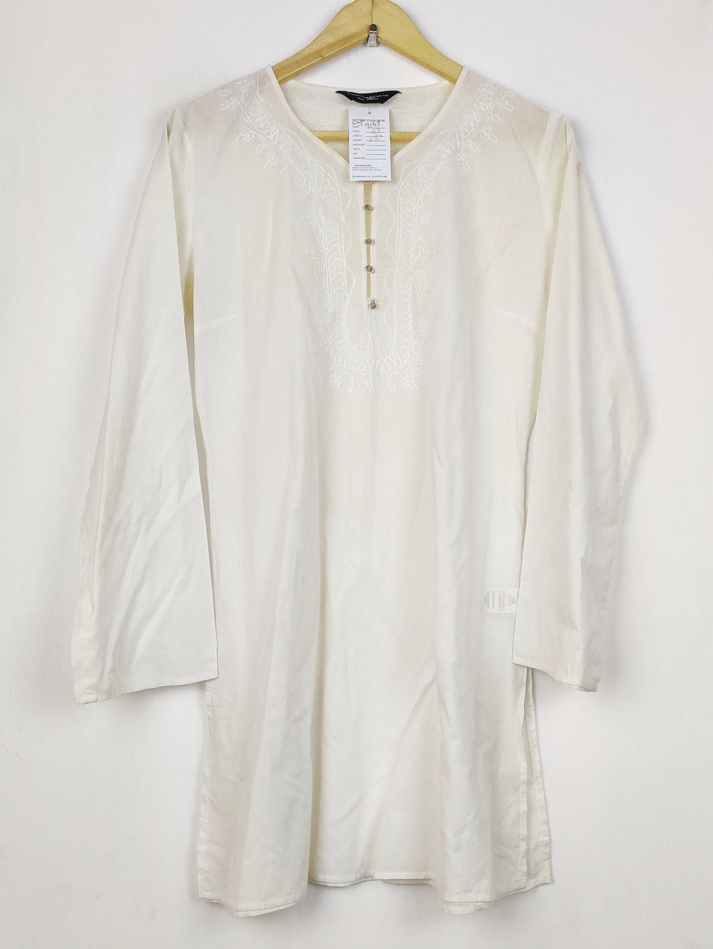 Buy online pre-used pre-loved 100% authentic & Original branded Dorothy Perkins (SWT-9163) available in Pakistan. Top international brands avilable.