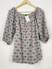 Buy online pre-used pre-loved 100% authentic & Original branded Marks & Spencer (SWT-9184) available in Pakistan. Top international brands avilable.