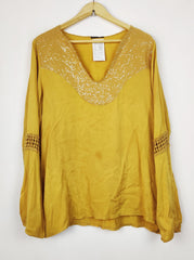 Buy online pre-used pre-loved 100% authentic & Original branded Unknown Brand (SWT-9198) available in Pakistan. Top international brands avilable.