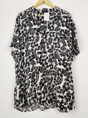 Buy online pre-used pre-loved 100% authentic & Original branded Marks & Spencer (SWT-9201) available in Pakistan. Top international brands avilable.