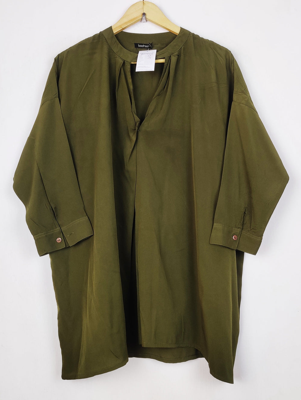 Buy online pre-used pre-loved 100% authentic & Original branded Boohoo (SWT-9203) available in Pakistan. Top international brands avilable.