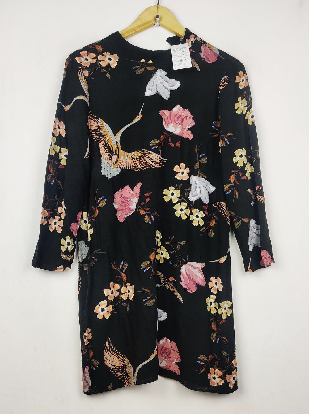 Buy online pre-used pre-loved 100% authentic & Original branded Zara (SWT-9211) available in Pakistan. Top international brands avilable.