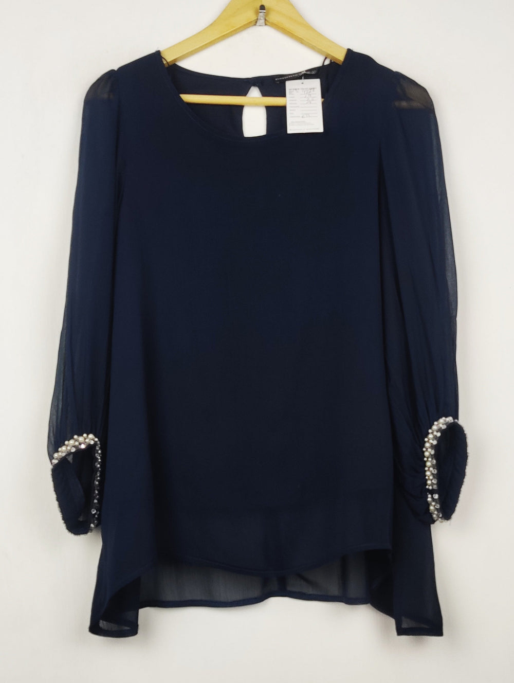 Buy online pre-used pre-loved 100% authentic & Original branded Atmosphere (SWT-9222) available in Pakistan. Top international brands avilable.