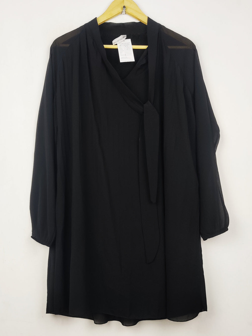 Buy online pre-used pre-loved 100% authentic & Original branded New Collection (SWT-9225) available in Pakistan. Top international brands avilable.