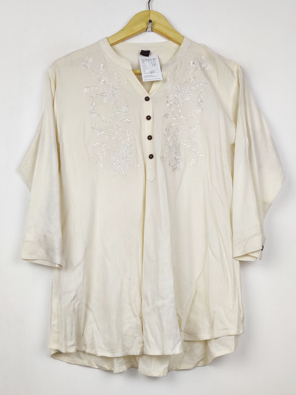 Buy online pre-used pre-loved 100% authentic & Original branded Unknown Brand (SWT-9231) available in Pakistan. Top international brands avilable.