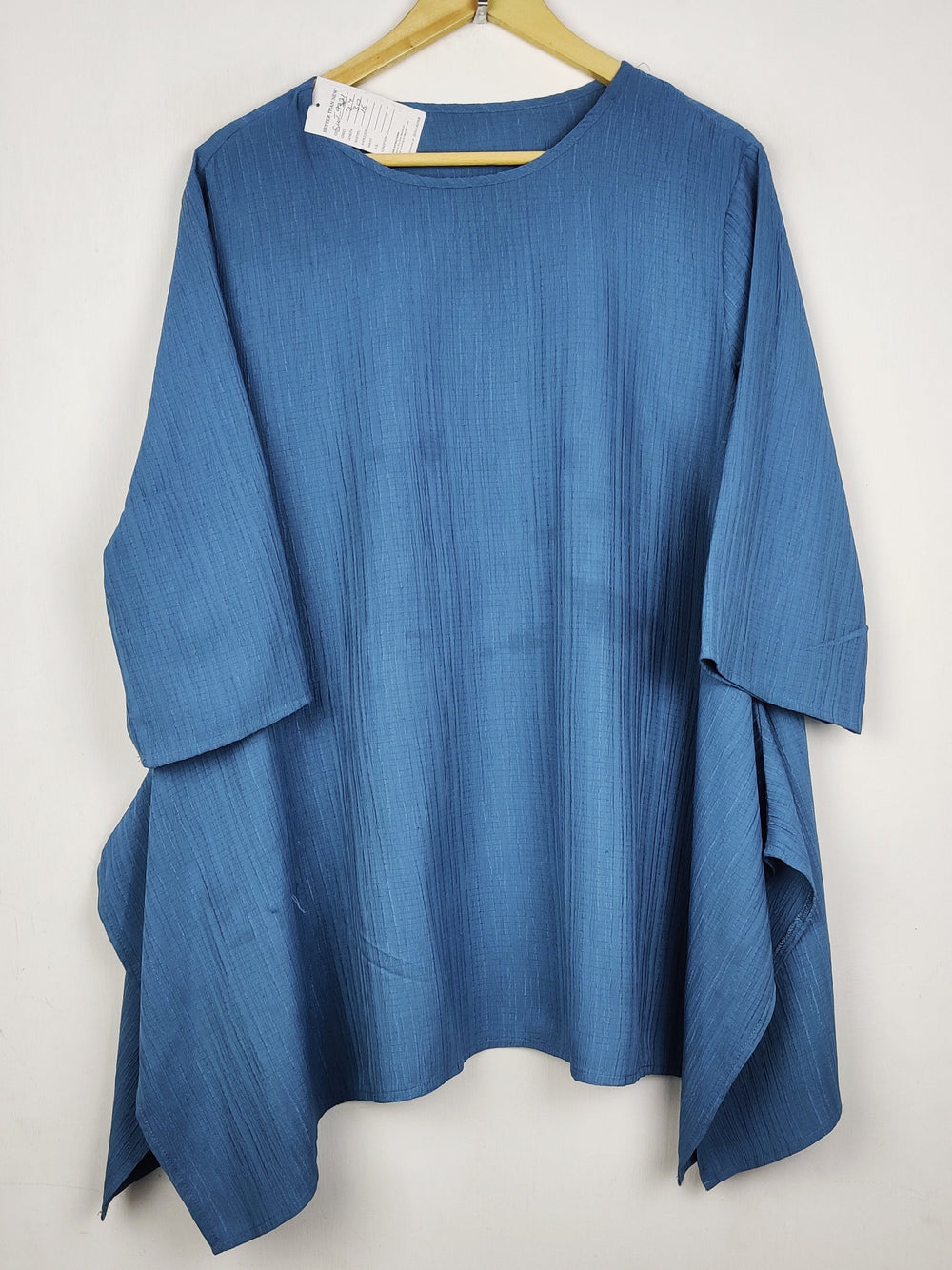 Buy online pre-used pre-loved 100% authentic & Original branded Unknown Brand (SWT-9321) available in Pakistan. Top international brands avilable.