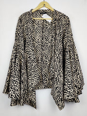 Buy online pre-used pre-loved 100% authentic & Original branded Boohoo (SWT-9360) available in Pakistan. Top international brands avilable.