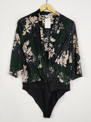 Buy online pre-used pre-loved 100% authentic & Original branded River Island (SWT-9370) available in Pakistan. Top international brands avilable.