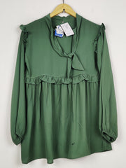 Buy online pre-used pre-loved 100% authentic & Original branded Unknown Brand (SWT-9379) available in Pakistan. Top international brands avilable.