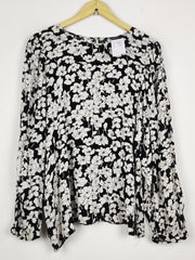 Buy online pre-used pre-loved 100% authentic & Original branded Primark (SWT-9387) available in Pakistan. Top international brands avilable.