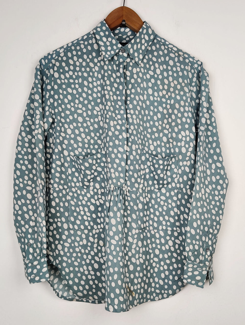 Buy online pre-used pre-loved 100% authentic & Original branded River Woods (SWT-940) available in Pakistan. Top international brands avilable.