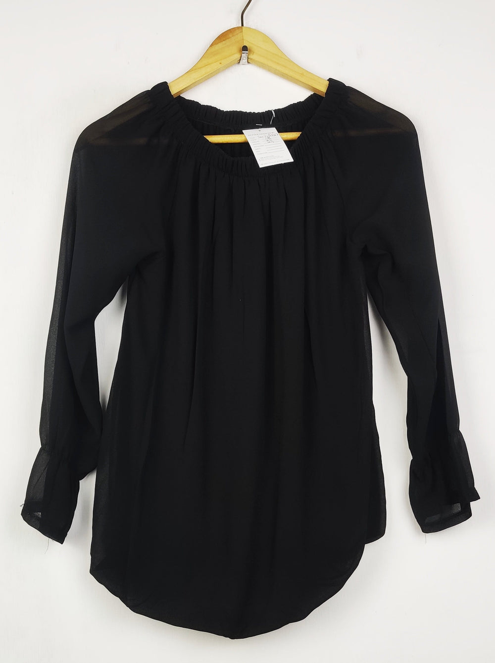 Buy online pre-used pre-loved 100% authentic & Original branded Unknown Brand (SWT-9427) available in Pakistan. Top international brands avilable.