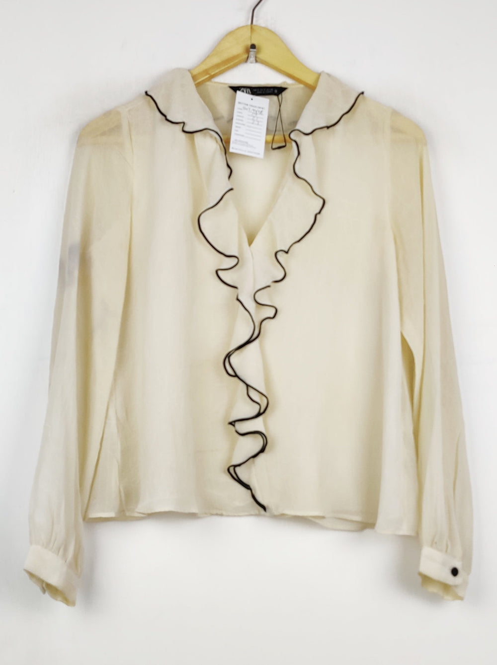 Buy online pre-used pre-loved 100% authentic & Original branded Zara (SWT-9448) available in Pakistan. Top international brands avilable.