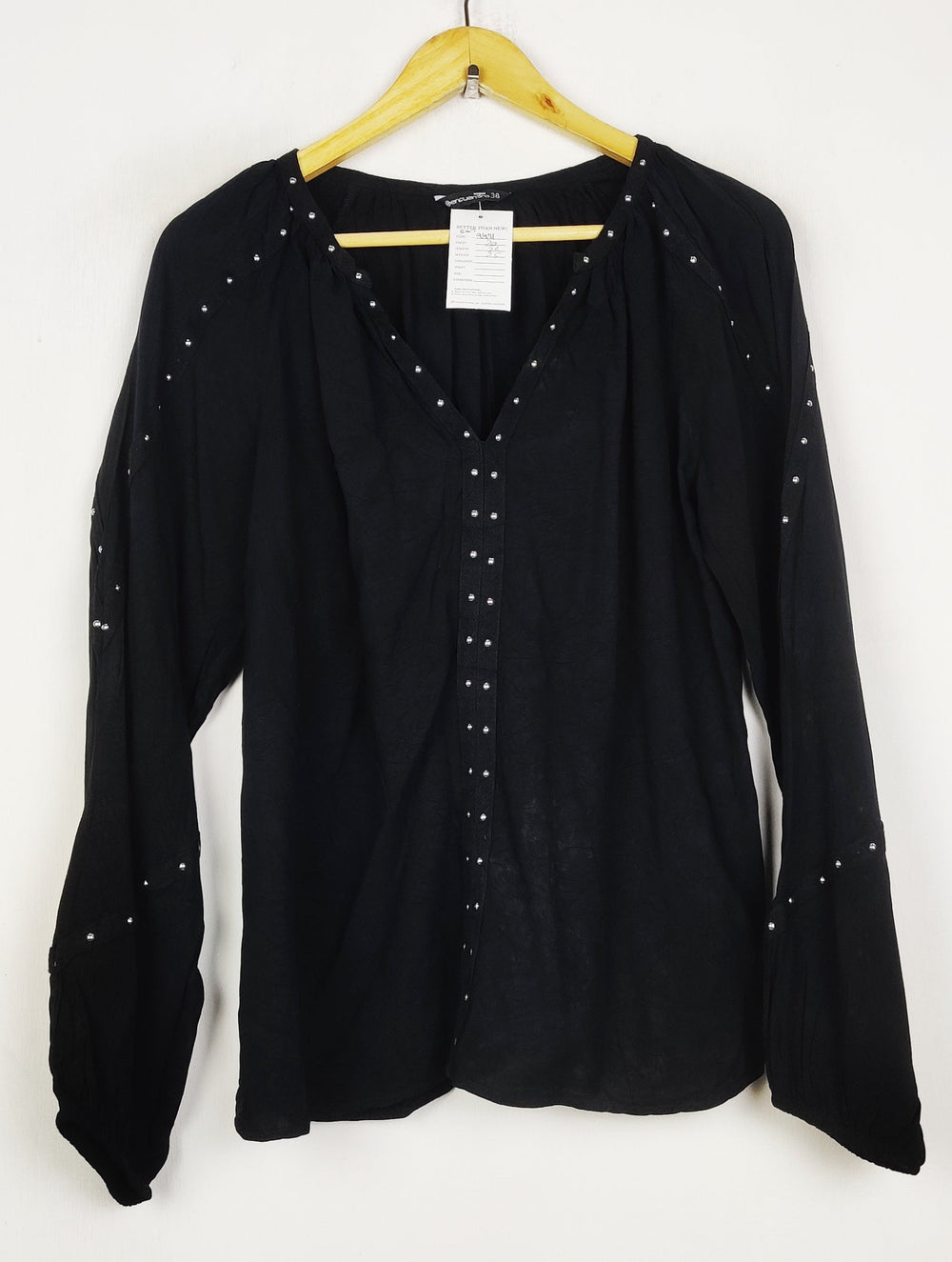 Buy online pre-used pre-loved 100% authentic & Original branded Enclientro (SWT-9471) available in Pakistan. Top international brands avilable.