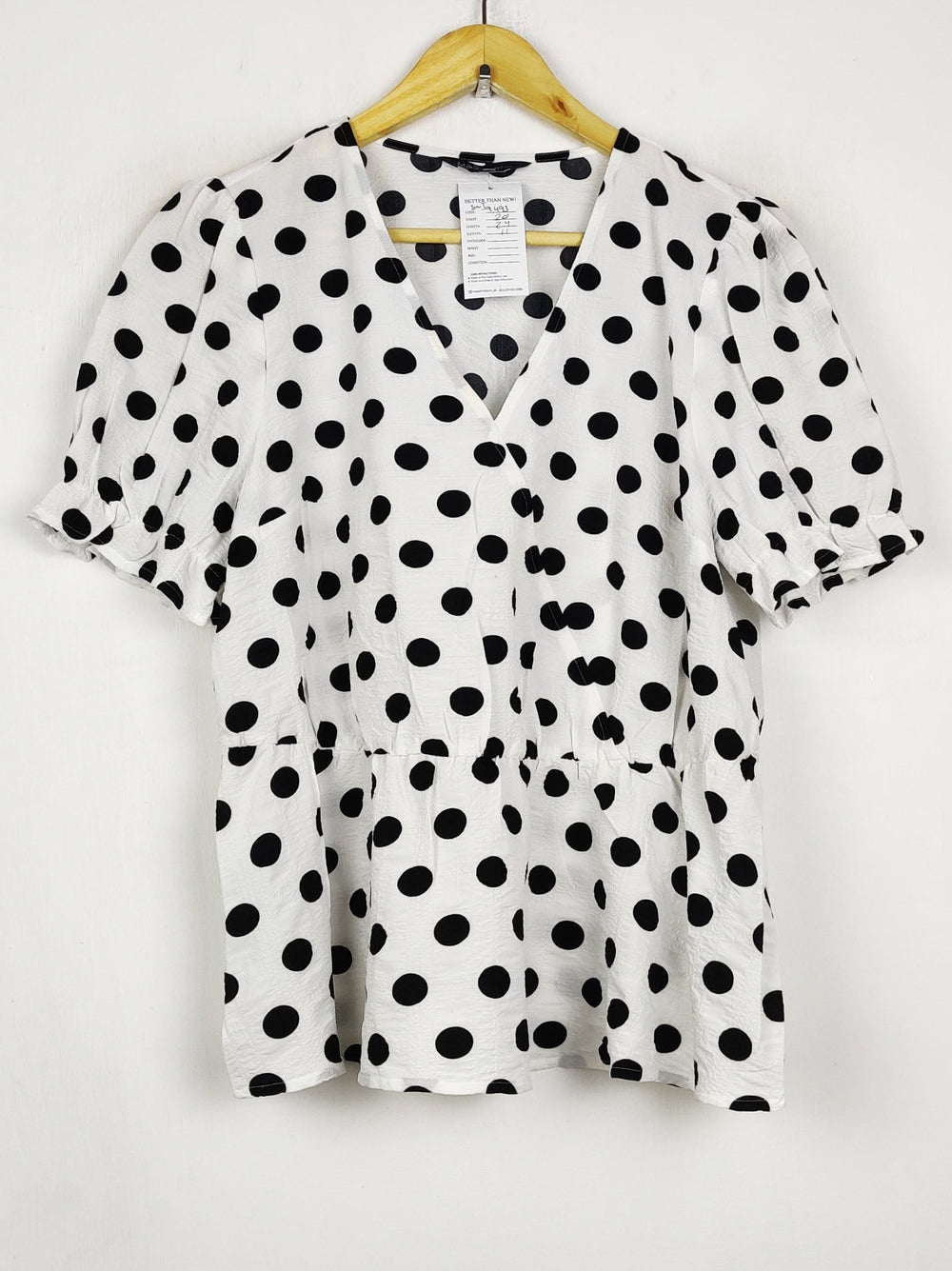 Buy online pre-used pre-loved 100% authentic & Original branded Marks & Spencer (SWT-9493) available in Pakistan. Top international brands avilable.