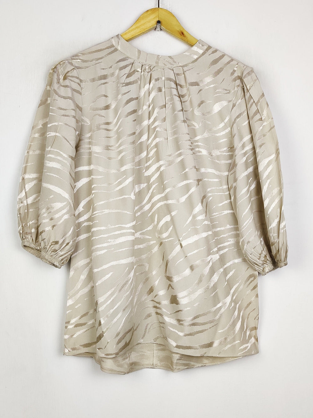Buy online pre-used pre-loved 100% authentic & Original branded River Island (SWT-9502) available in Pakistan. Top international brands avilable.