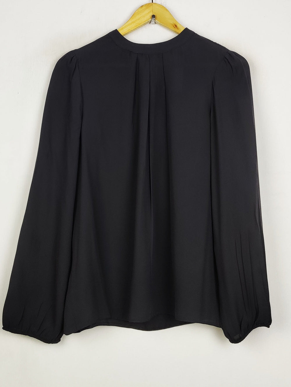 Buy online pre-used pre-loved 100% authentic & Original branded Dorothy Perkins (SWT-9512) available in Pakistan. Top international brands avilable.