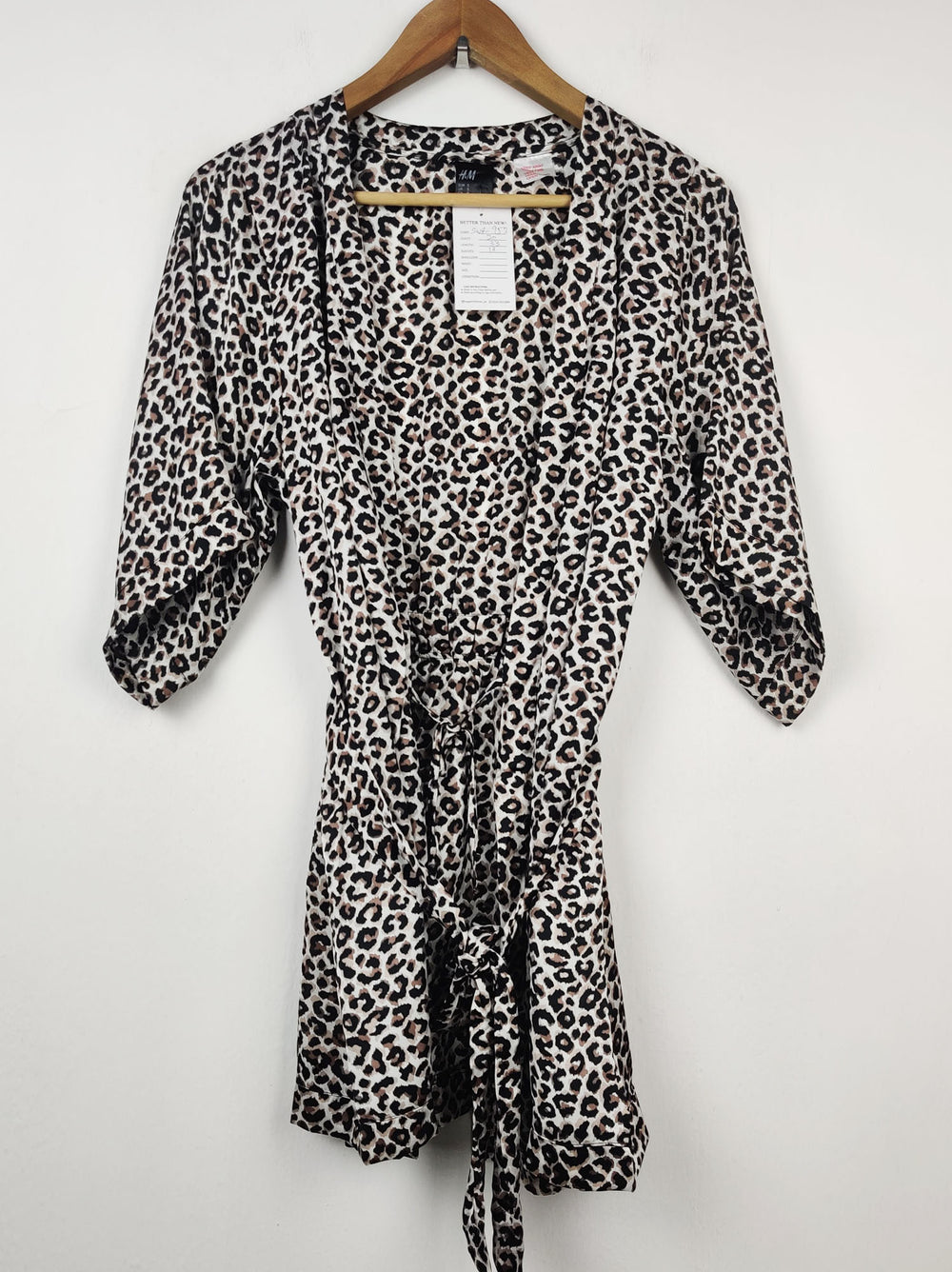 Buy online pre-used pre-loved 100% authentic & Original branded H&M (SWT-953) available in Pakistan. Top international brands avilable.