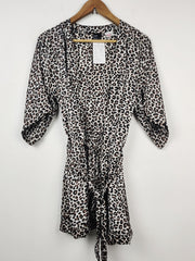 Buy online pre-used pre-loved 100% authentic & Original branded H&M (SWT-953) available in Pakistan. Top international brands avilable.