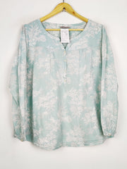 Buy online pre-used pre-loved 100% authentic & Original branded Marks & Spencer (SWT-9550) available in Pakistan. Top international brands avilable.