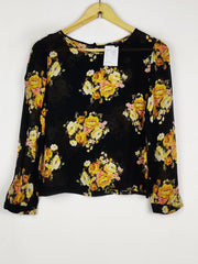 Buy online pre-used pre-loved 100% authentic & Original branded Boohoo (SWT-9564) available in Pakistan. Top international brands avilable.