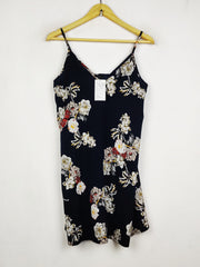Buy online pre-used pre-loved 100% authentic & Original branded Shein (SWT-9592) available in Pakistan. Top international brands avilable.