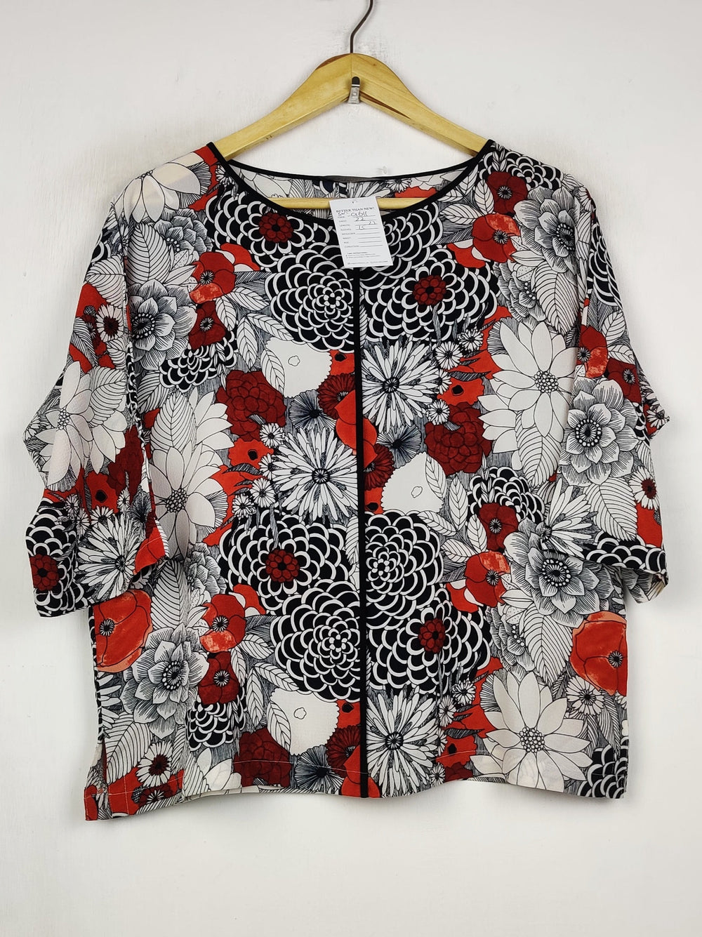 Buy online pre-used pre-loved 100% authentic & Original branded Marks & Spencer (SWT-9611) available in Pakistan. Top international brands avilable.