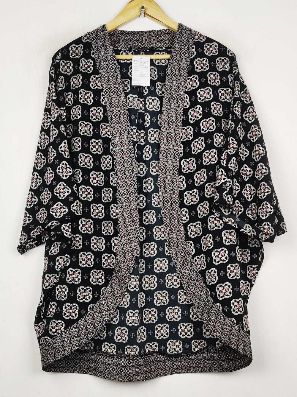 Buy online pre-used pre-loved 100% authentic & Original branded Atmosphere (SWT-9626) available in Pakistan. Top international brands avilable.