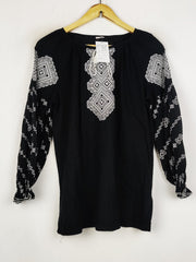 Buy online pre-used pre-loved 100% authentic & Original branded Unknown Brand (SWT-9648) available in Pakistan. Top international brands avilable.