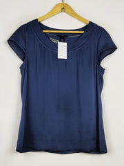 Buy online pre-used pre-loved 100% authentic & Original branded H&M (SWT-9676) available in Pakistan. Top international brands avilable.
