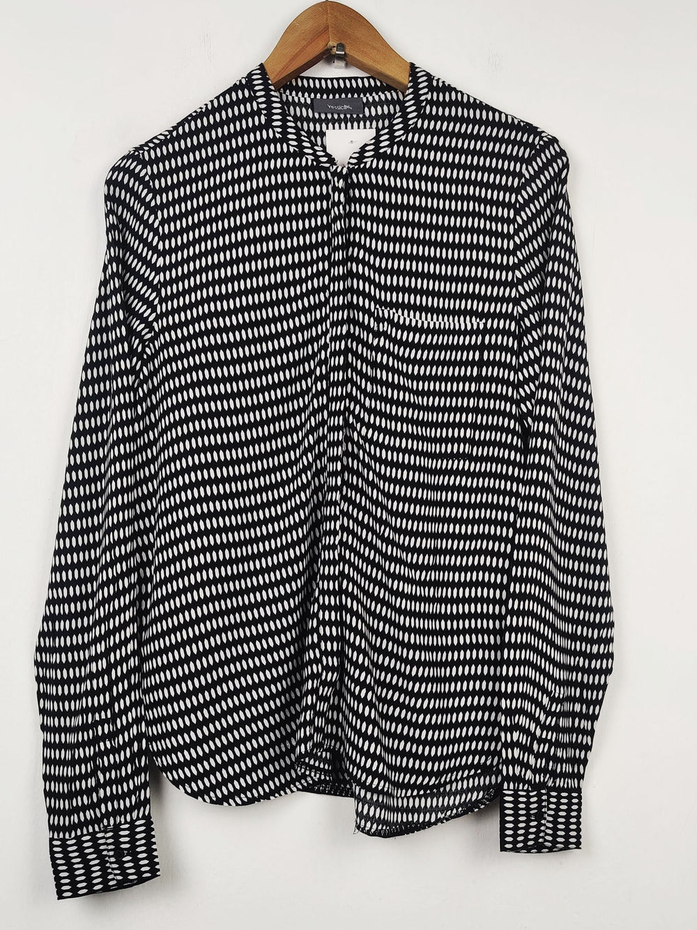 Buy online pre-used pre-loved 100% authentic & Original branded Yessica (SWT-976) available in Pakistan. Top international brands avilable.