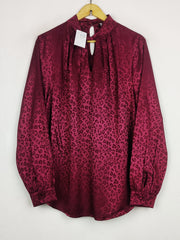 Buy online pre-used pre-loved 100% authentic & Original branded New Look (SWT-9821) available in Pakistan. Top international brands avilable.