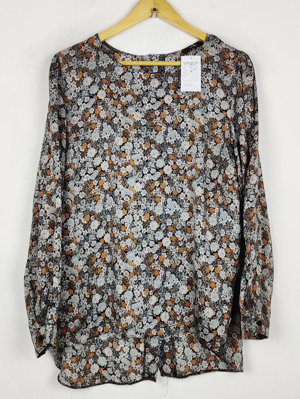 Buy online pre-used pre-loved 100% authentic & Original branded George (SWT-9840) available in Pakistan. Top international brands avilable.