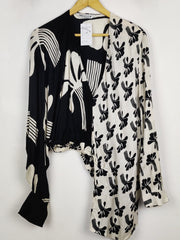 Buy online pre-used pre-loved 100% authentic & Original branded Zara (SWT-9864) available in Pakistan. Top international brands avilable.