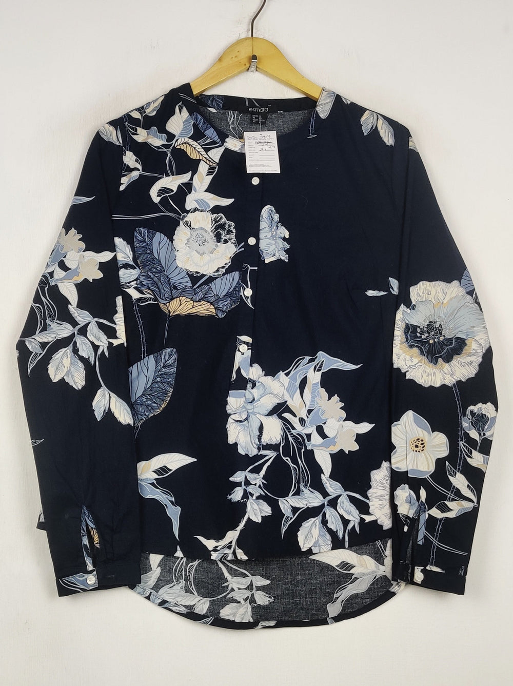 Buy online pre-used pre-loved 100% authentic & Original branded Esmara (SWT-9907) available in Pakistan. Top international brands avilable.