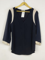 Buy online pre-used pre-loved 100% authentic & Original branded Oasis (SWT-9919) available in Pakistan. Top international brands avilable.