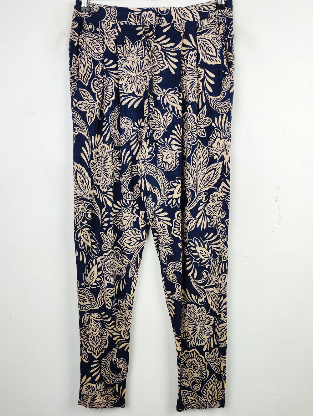 Buy online pre-used pre-loved 100% authentic & Original branded Papaya (T-1020) available in Pakistan. Top international brands avilable.