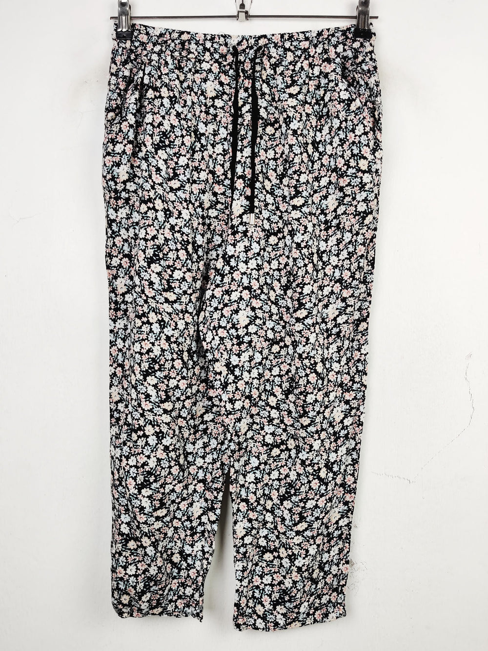 Buy online pre-used pre-loved 100% authentic & Original branded New Look (T-1031) available in Pakistan. Top international brands avilable.